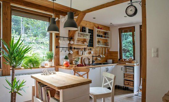 wohnen-einrichten-bauernhaus-stil-landleben-holz-01 Holz im modernen Haus
