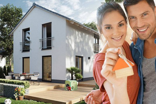 Baugenehmigung-Bauantrag-Ratgeber-Town-Country-Haus-13 Paar vor Haus