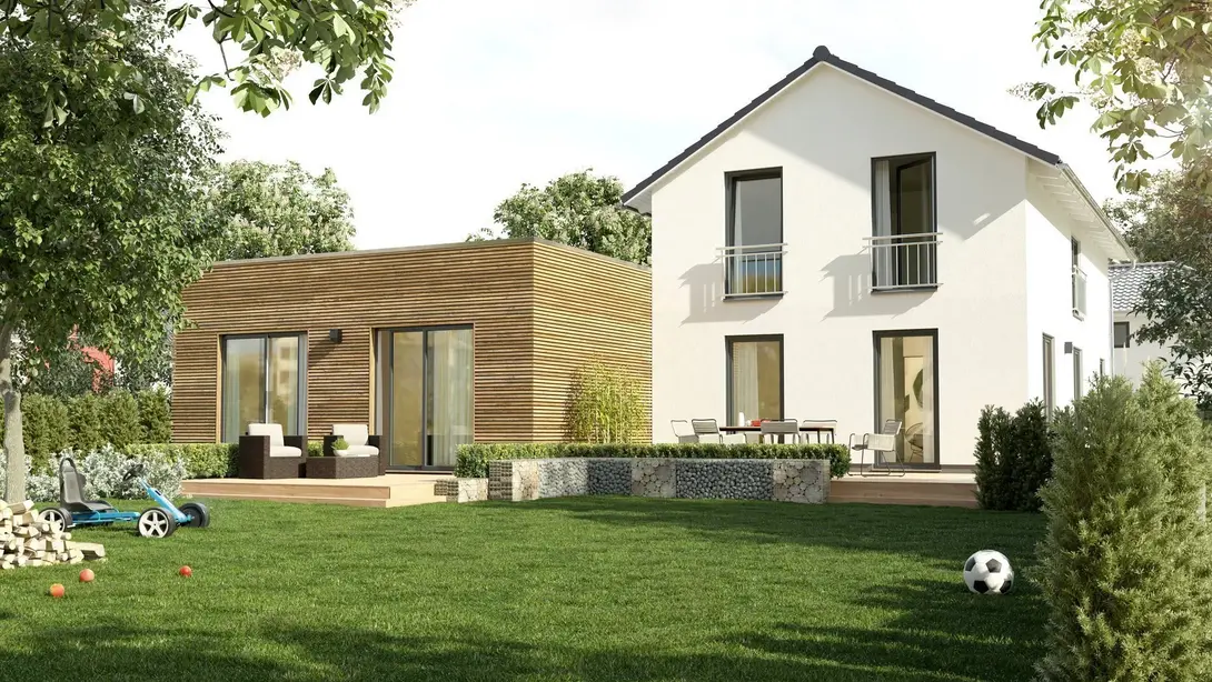 Modernes Einfamilienhaus mit Garten und Terrasse, daneben ein Anbau in Holzoptik, umgeben von Grünflächen.