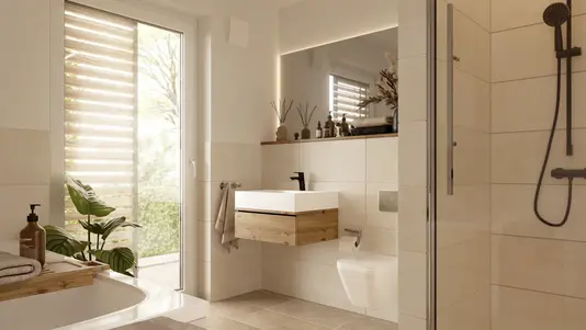 Helles, modernes Badezimmer mit bodengleicher Dusche, wandhängendem WC, Waschtisch mit Holzunterschrank, Badewanne und großem Fenster.
